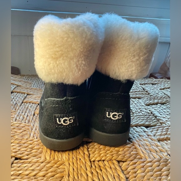 UGG children's Black Boot - Picture 8 of 8